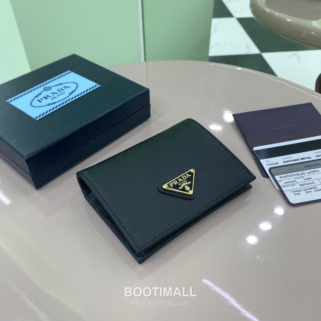 Prada Saffiano Leather Compact Wallet with Triangle Logo Flap Detail 프라다 사피아노 레더 트라이앵글 로고 플랩 반지갑 1MV204 11.2cm 3