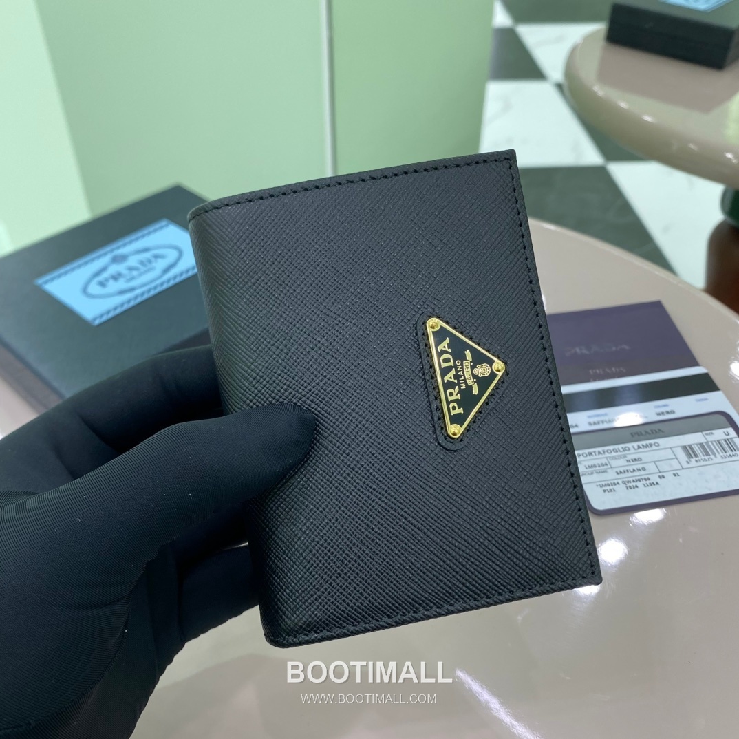 Prada Saffiano Leather Compact Wallet with Triangle Logo Flap Detail 프라다 사피아노 레더 트라이앵글 로고 플랩 반지갑 1MV204 11.2cm 5