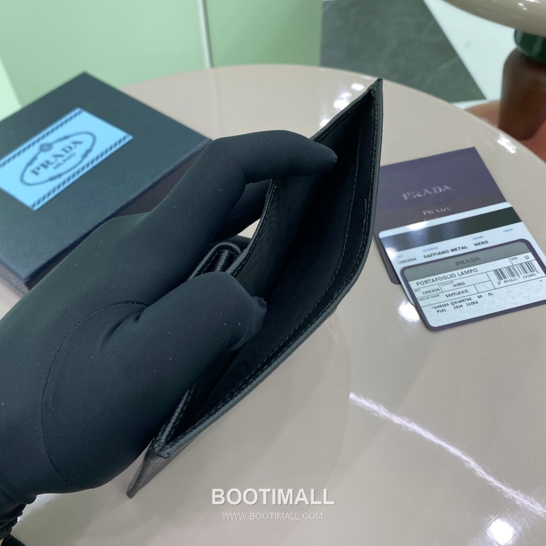 Prada Saffiano Leather Compact Wallet with Triangle Logo Flap Detail 프라다 사피아노 레더 트라이앵글 로고 플랩 반지갑 1MV204 11.2cm 9