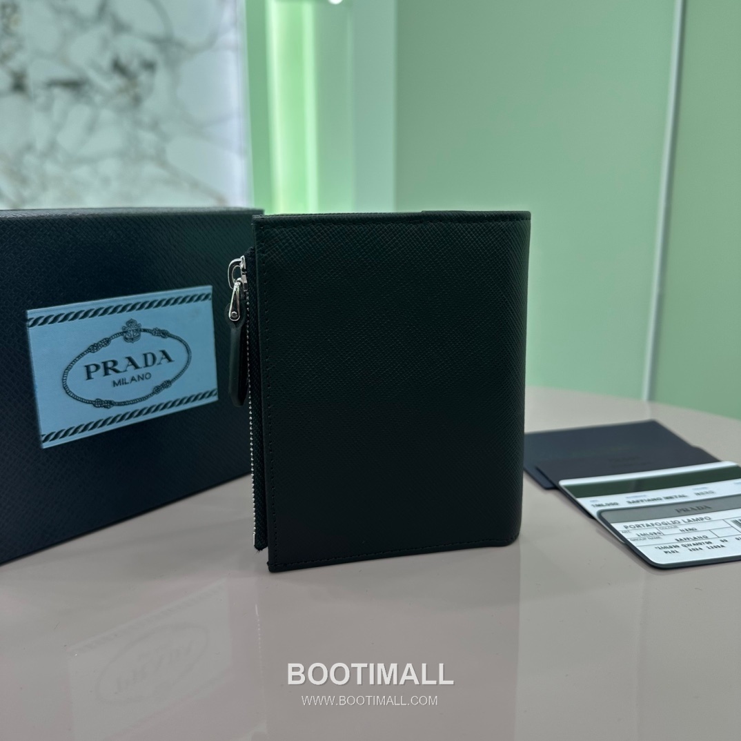 Prada Saffiano Leather Compact Wallet with Zip Coin Pocket Triangle Logo Detail 프라다 사피아노 레더 지퍼 코인포켓 트라이앵글 로고 반지갑 1ML050 11.5cm 2