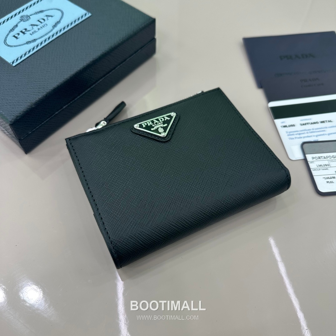 Prada Saffiano Leather Compact Wallet with Zip Coin Pocket Triangle Logo Detail 프라다 사피아노 레더 지퍼 코인포켓 트라이앵글 로고 반지갑 1ML050 11.5cm 3