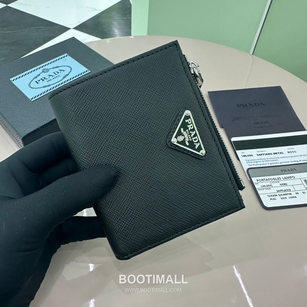Prada Saffiano Leather Compact Wallet with Zip Coin Pocket Triangle Logo Detail 프라다 사피아노 레더 지퍼 코인포켓 트라이앵글 로고 반지갑 1ML050 11.5cm 4