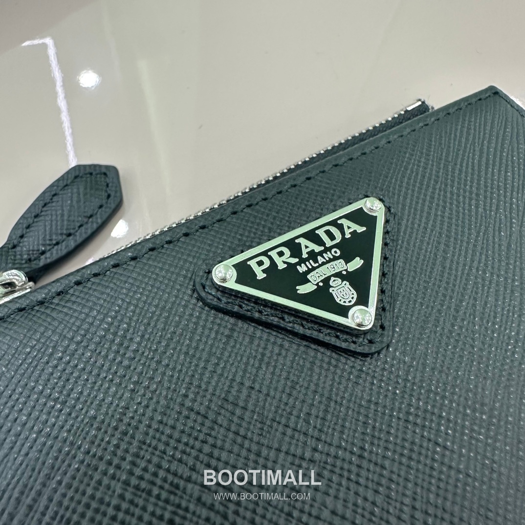 Prada Saffiano Leather Compact Wallet with Zip Coin Pocket Triangle Logo Detail 프라다 사피아노 레더 지퍼 코인포켓 트라이앵글 로고 반지갑 1ML050 11.5cm 5