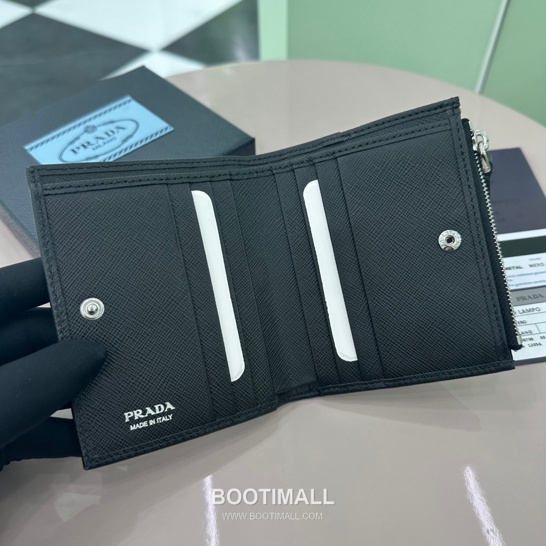 Prada Saffiano Leather Compact Wallet with Zip Coin Pocket Triangle Logo Detail 프라다 사피아노 레더 지퍼 코인포켓 트라이앵글 로고 반지갑 1ML050 11.5cm 7