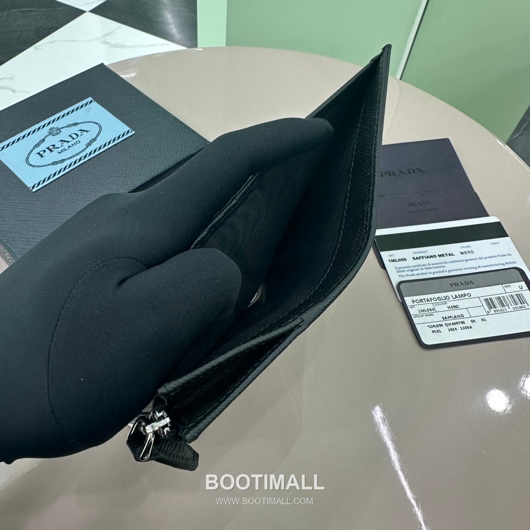 Prada Saffiano Leather Compact Wallet with Zip Coin Pocket Triangle Logo Detail 프라다 사피아노 레더 지퍼 코인포켓 트라이앵글 로고 반지갑 1ML050 11.5cm 9