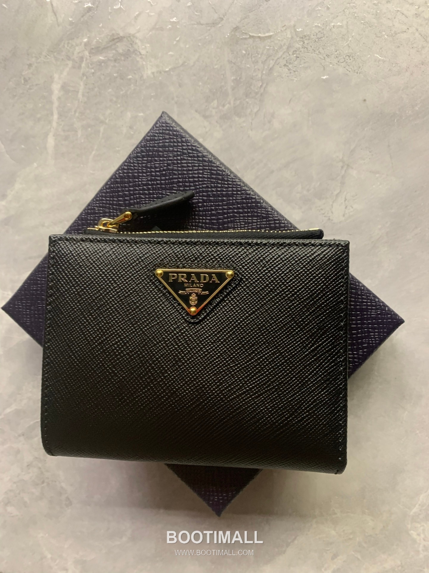 Prada Saffiano Leather Compact Wallet with Zip Coin Pocket Triangle Logo Detail 프라다 사피아노 레더 지퍼 코인포켓 트라이앵글 로고 반지갑 1ML050 11.5cm 7