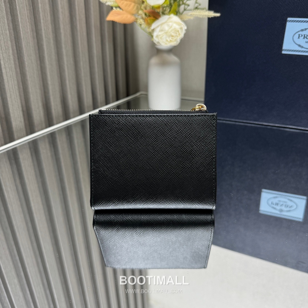 Prada Saffiano Leather Compact Wallet with Zip Coin Pocket Triangle Logo Detail 프라다 사피아노 레더 지퍼 코인포켓 트라이앵글 로고 반지갑 1ML050 11.5cm 10