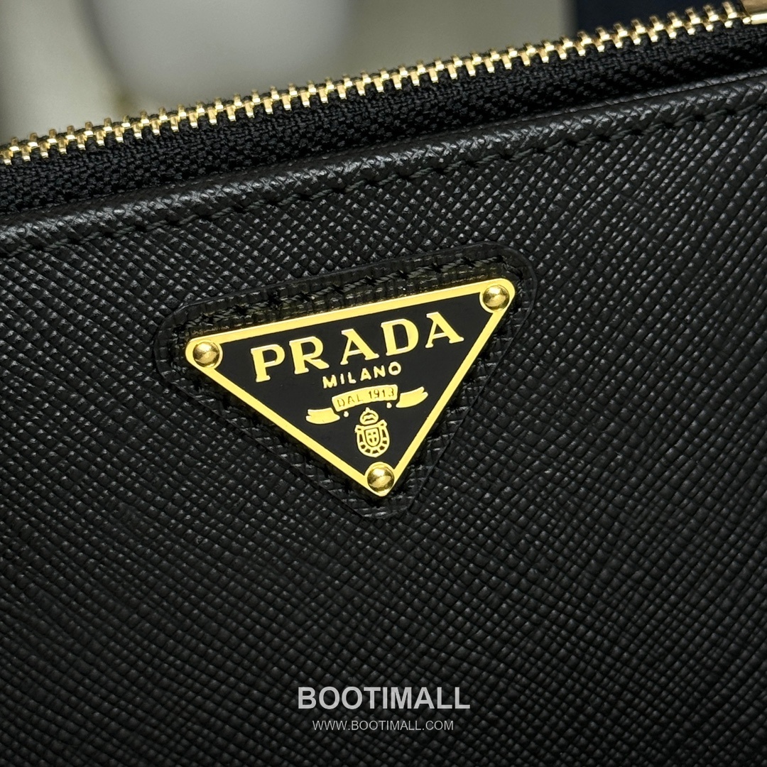 Prada Saffiano Leather Compact Wallet with Zip Coin Pocket Triangle Logo Detail 프라다 사피아노 레더 지퍼 코인포켓 트라이앵글 로고 반지갑 1ML050 11.5cm 11