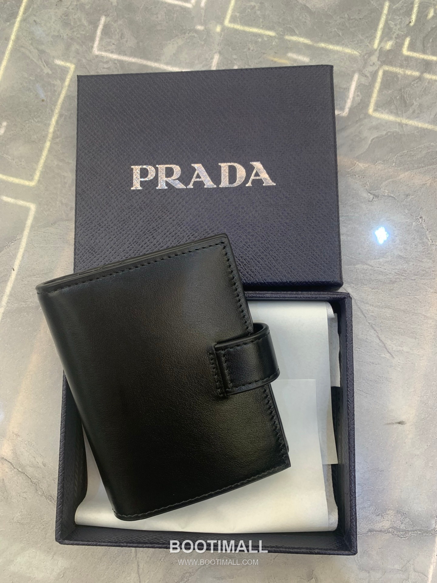 Prada Saffiano Leather Compact Wallet with Triangle Logo Flap Detail 프라다 사피아노 레더 트라이앵글 로고 플랩 반지갑 1MV204 11.2cm 3