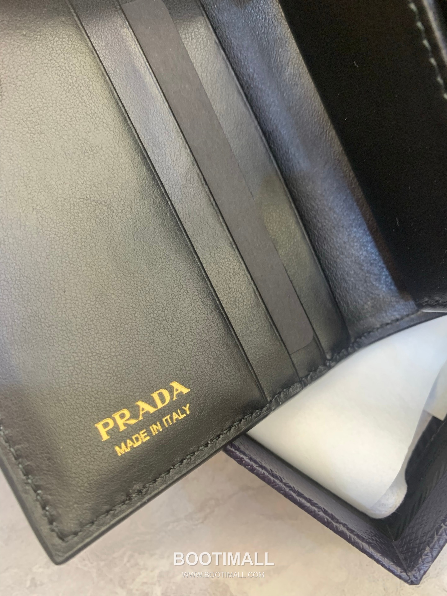 Prada Saffiano Leather Compact Wallet with Triangle Logo Flap Detail 프라다 사피아노 레더 트라이앵글 로고 플랩 반지갑 1MV204 11.2cm 5