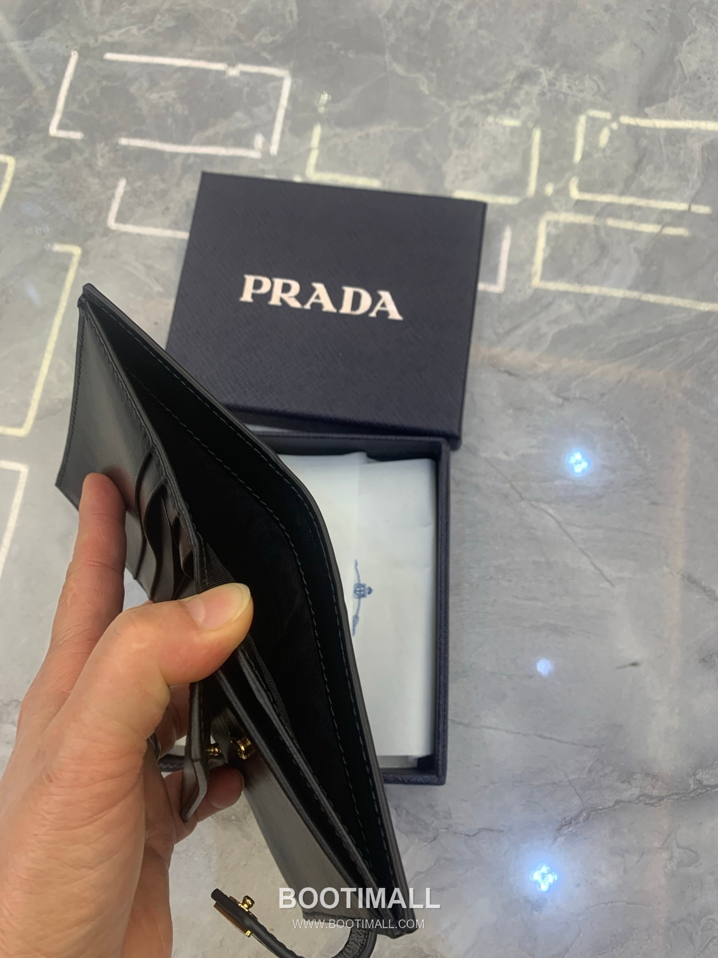 Prada Saffiano Leather Compact Wallet with Triangle Logo Flap Detail 프라다 사피아노 레더 트라이앵글 로고 플랩 반지갑 1MV204 11.2cm 7