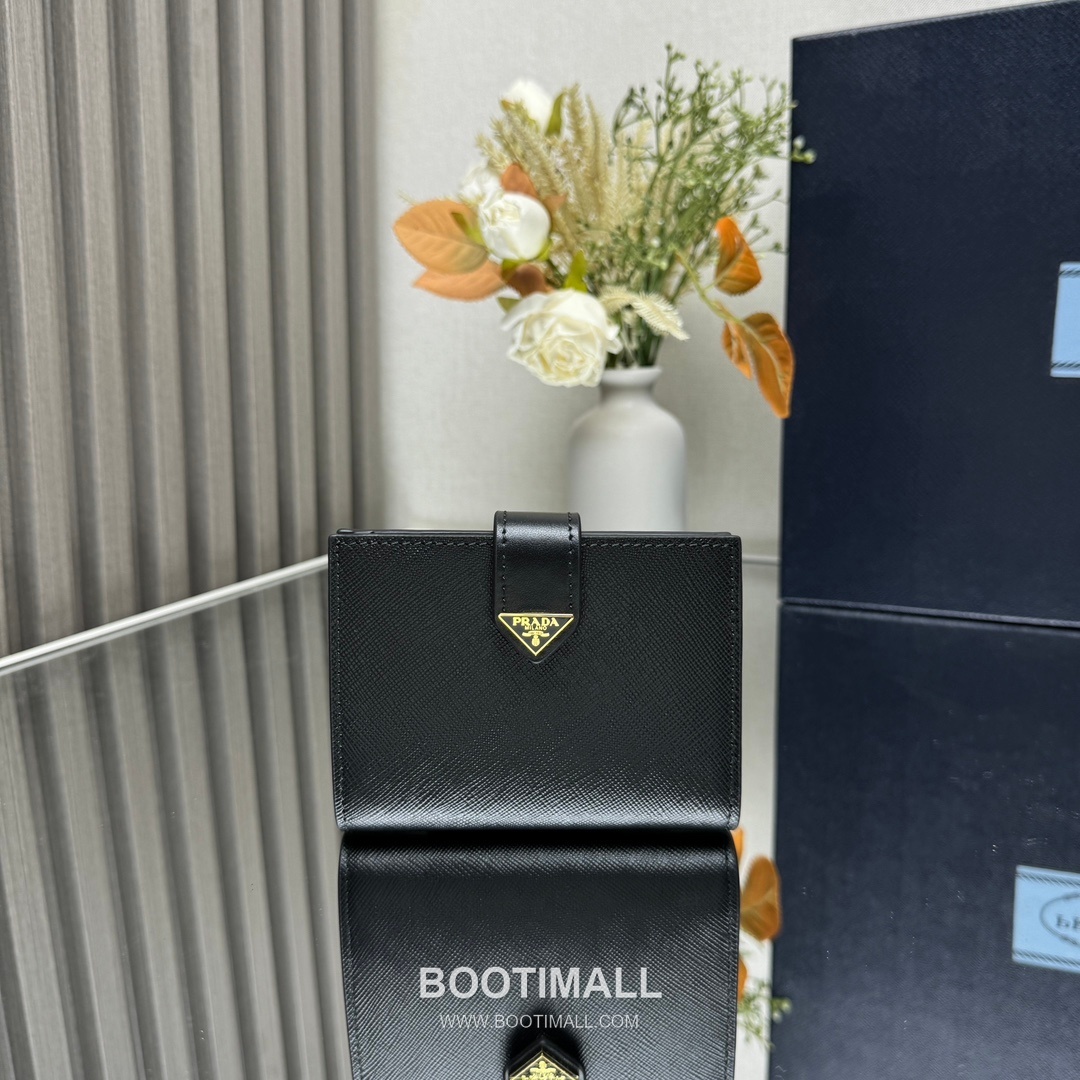 Prada Saffiano Leather Compact Wallet with Triangle Logo Flap Detail 프라다 사피아노 레더 트라이앵글 로고 플랩 반지갑 1MV204 11.2cm 8