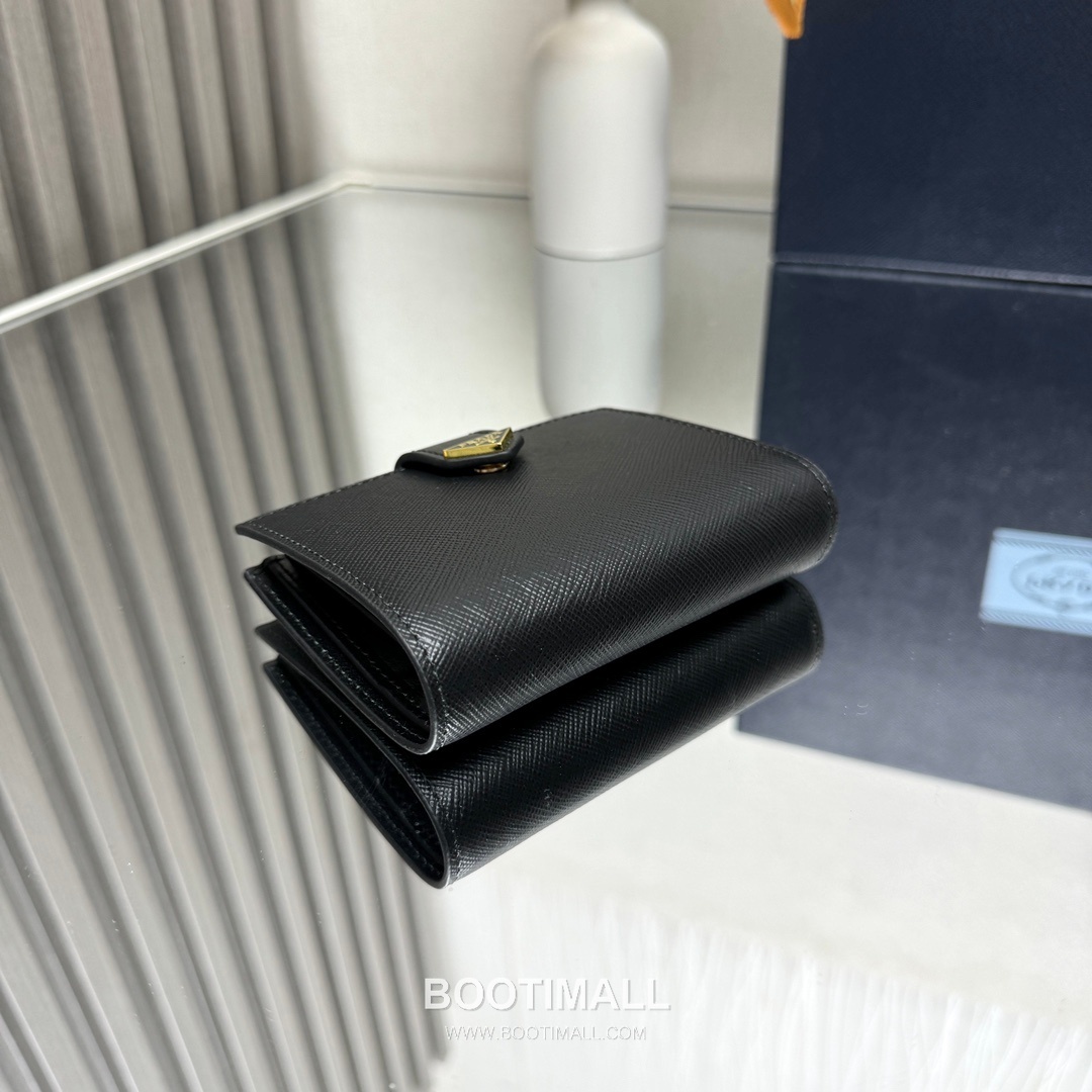 Prada Saffiano Leather Compact Wallet with Triangle Logo Flap Detail 프라다 사피아노 레더 트라이앵글 로고 플랩 반지갑 1MV204 11.2cm 11