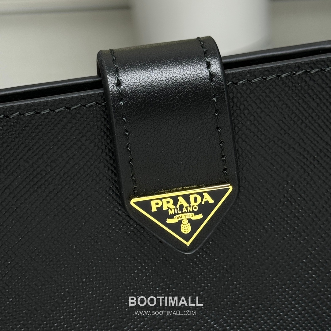 Prada Saffiano Leather Compact Wallet with Triangle Logo Flap Detail 프라다 사피아노 레더 트라이앵글 로고 플랩 반지갑 1MV204 11.2cm 12