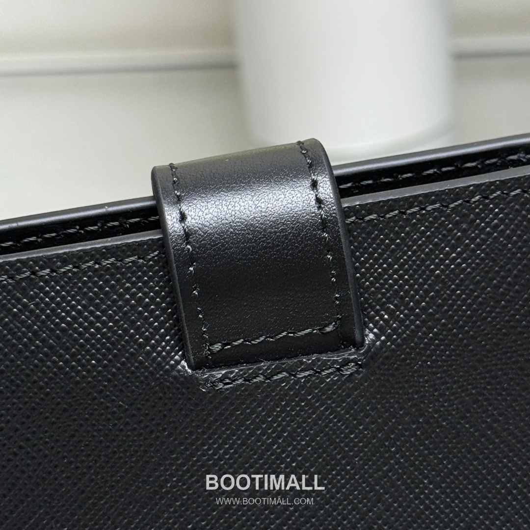 Prada Saffiano Leather Compact Wallet with Triangle Logo Flap Detail 프라다 사피아노 레더 트라이앵글 로고 플랩 반지갑 1MV204 11.2cm 13