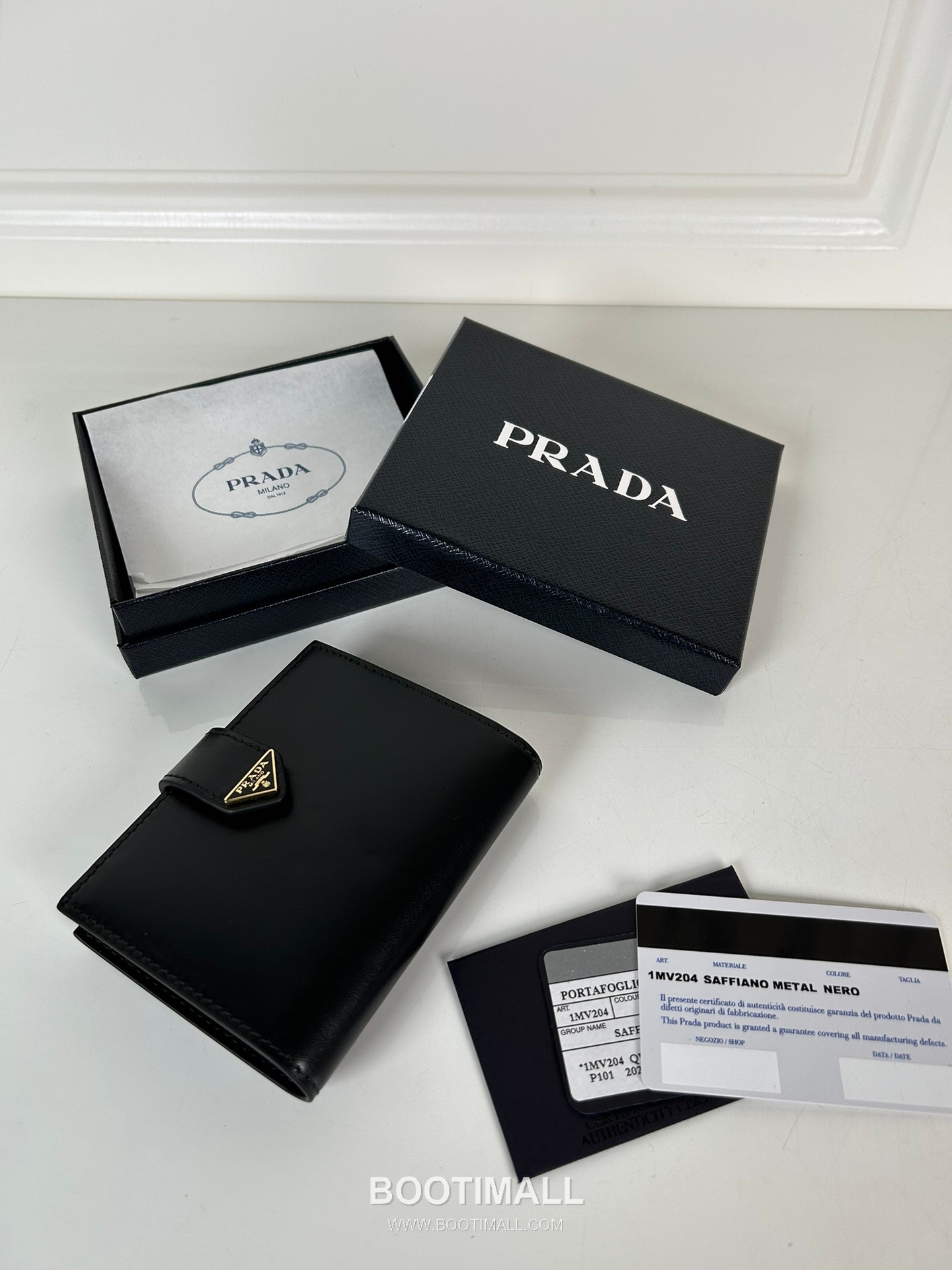 Prada Saffiano Leather Compact Wallet with Triangle Logo Flap Detail 프라다 사피아노 레더 트라이앵글 로고 플랩 반지갑 1MV204 11.2cm 17