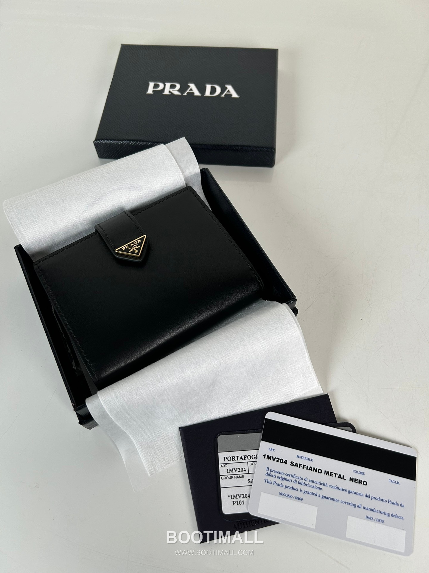 Prada Saffiano Leather Compact Wallet with Triangle Logo Flap Detail 프라다 사피아노 레더 트라이앵글 로고 플랩 반지갑 1MV204 11.2cm 25