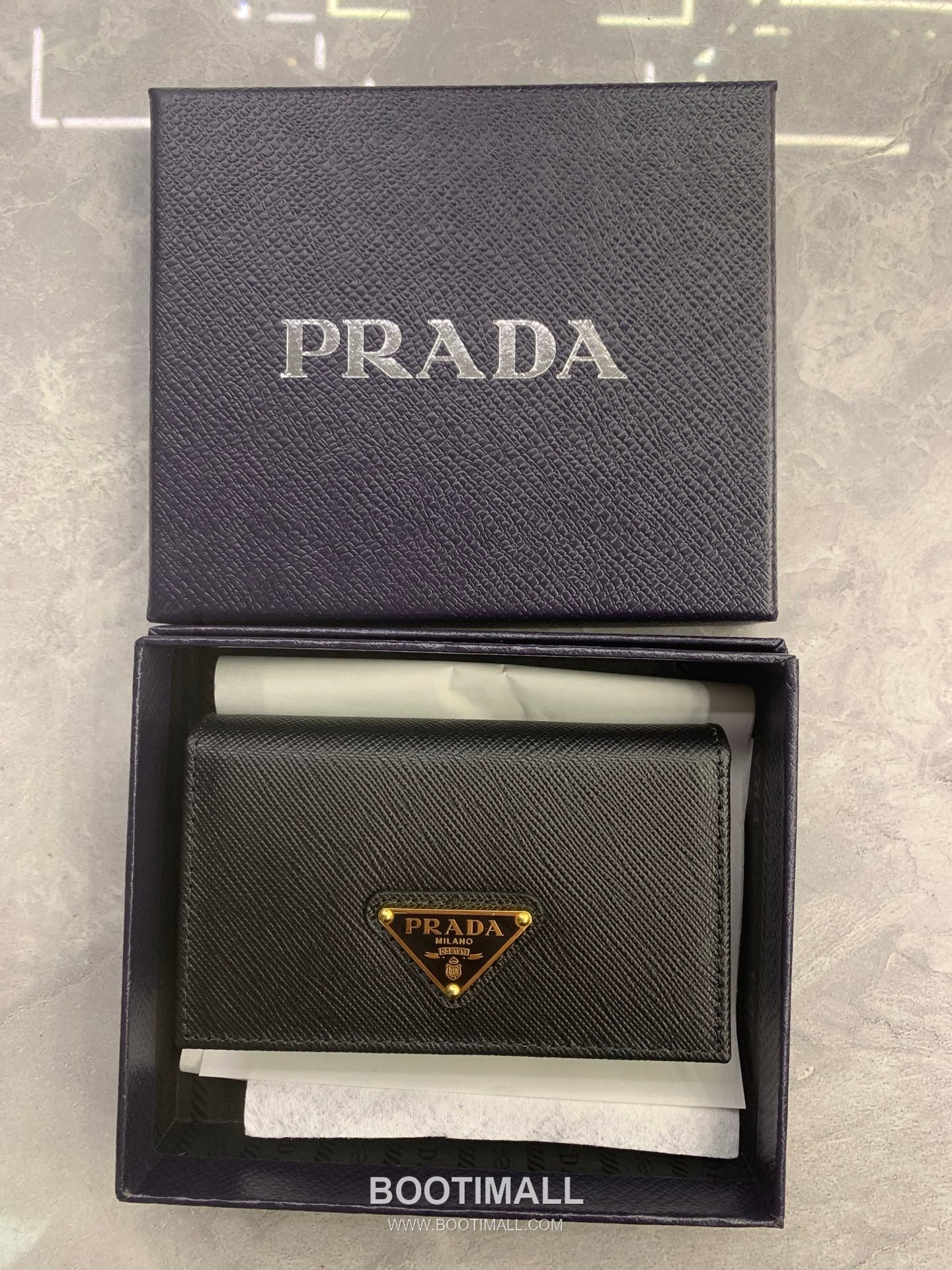 Prada Calfskin Leather Card Holder Wallet with Snap Closure Detail 프라다 카프스킨 레더 스냅 클로저 카드홀더 지갑 1MC122 11cm 1