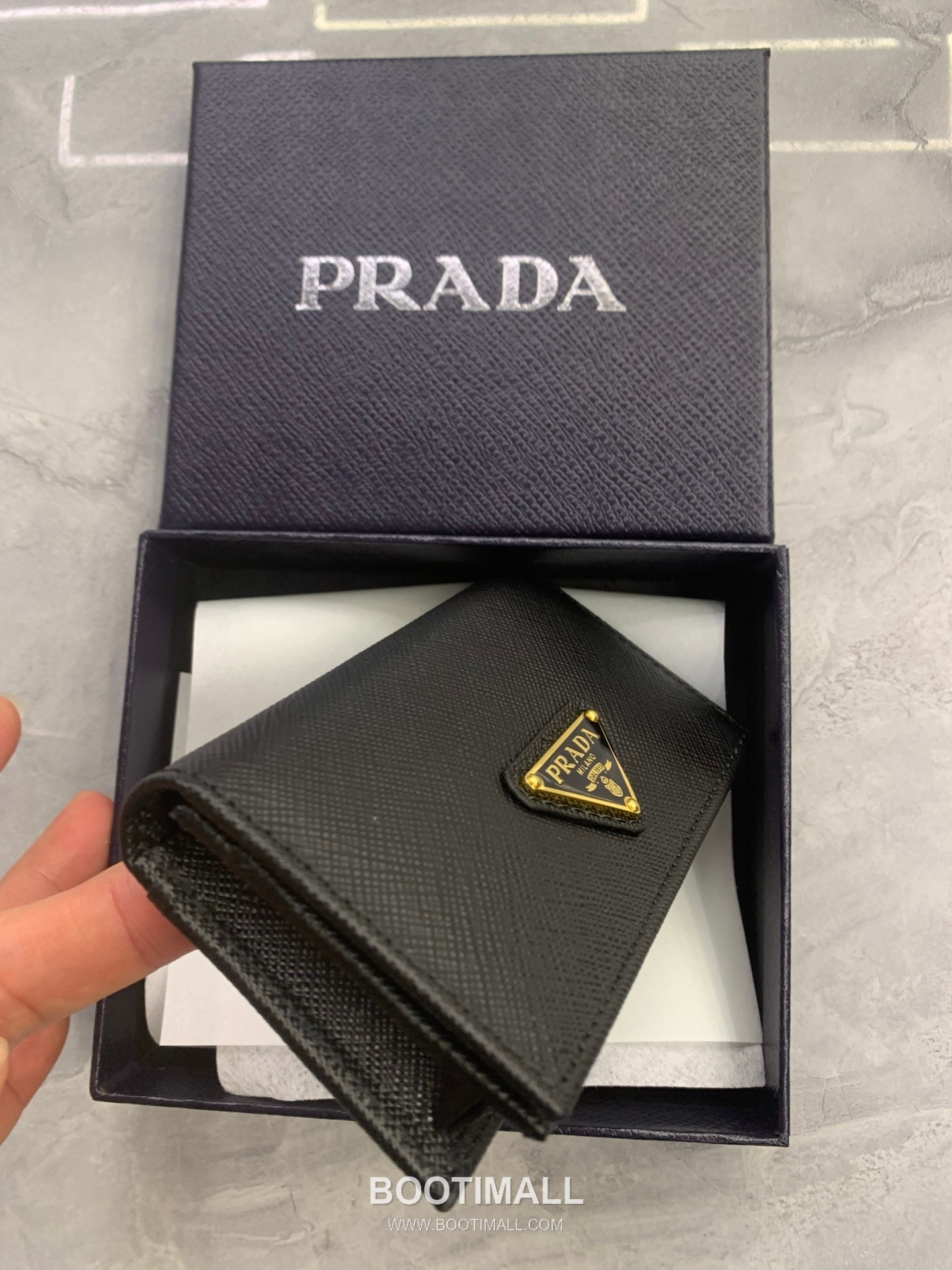 Prada Calfskin Leather Card Holder Wallet with Snap Closure Detail 프라다 카프스킨 레더 스냅 클로저 카드홀더 지갑 1MC122 11cm 3