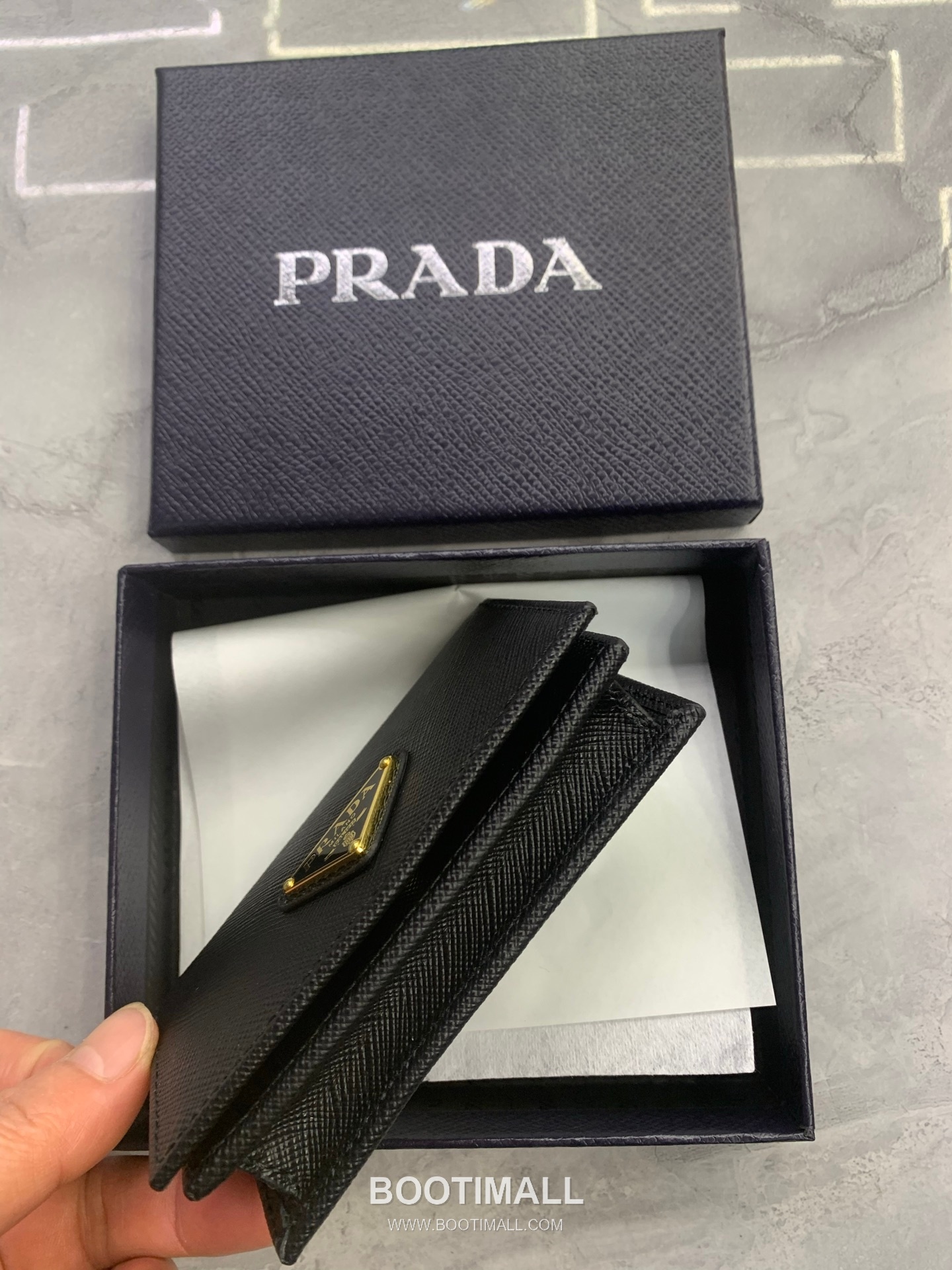 Prada Calfskin Leather Card Holder Wallet with Snap Closure Detail 프라다 카프스킨 레더 스냅 클로저 카드홀더 지갑 1MC122 11cm 5