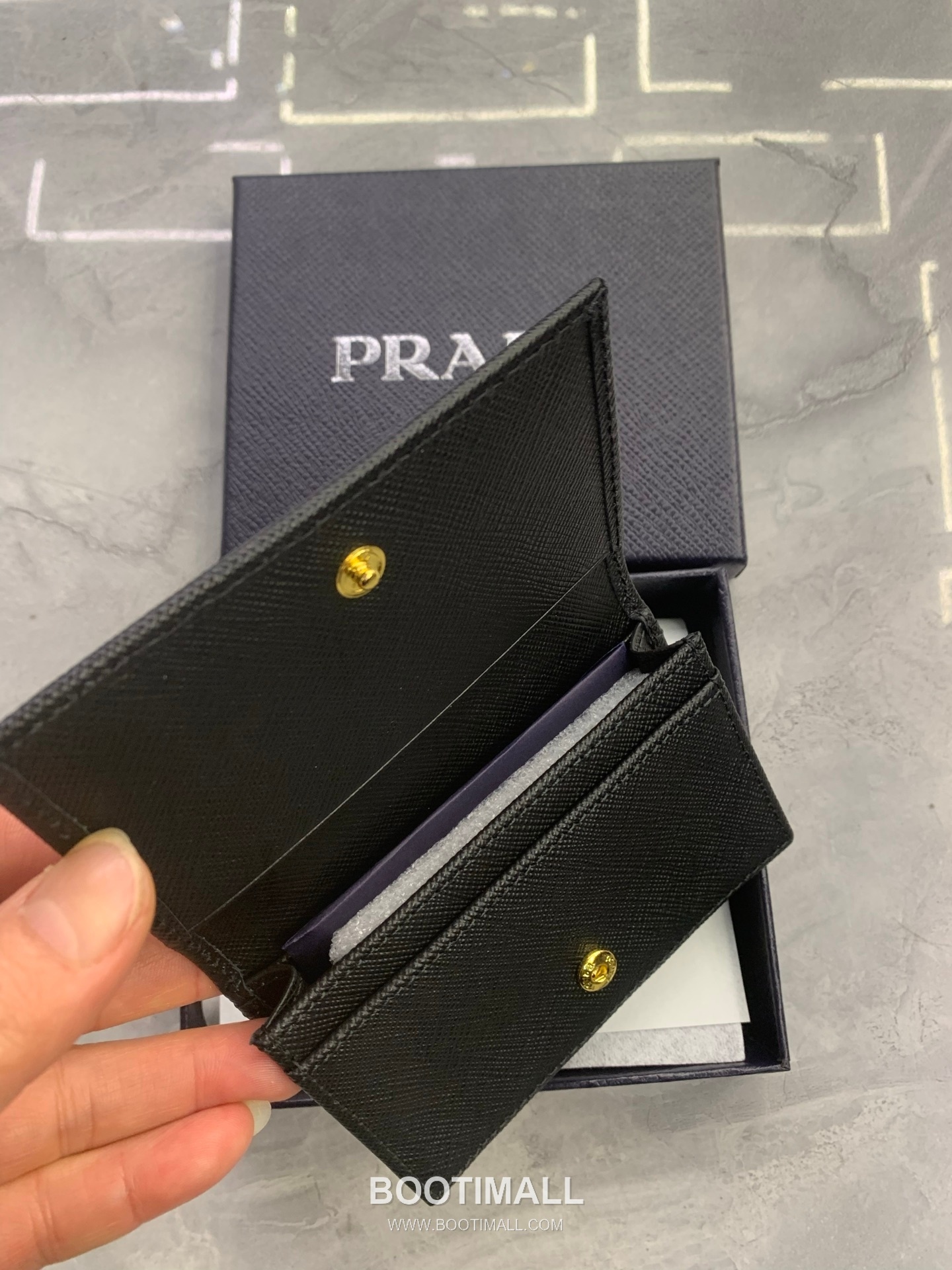 Prada Calfskin Leather Card Holder Wallet with Snap Closure Detail 프라다 카프스킨 레더 스냅 클로저 카드홀더 지갑 1MC122 11cm 7