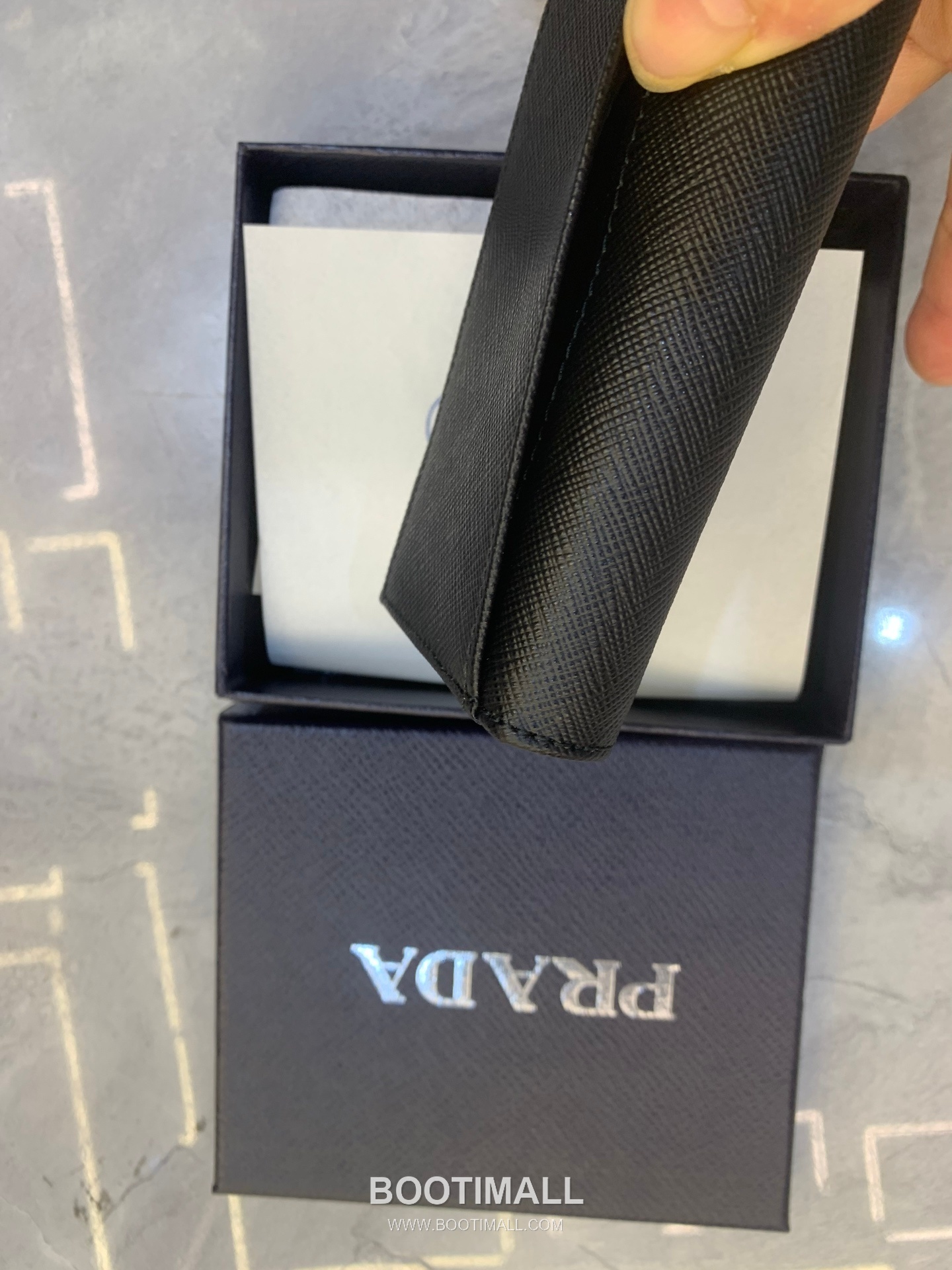 Prada Calfskin Leather Card Holder Wallet with Snap Closure Detail 프라다 카프스킨 레더 스냅 클로저 카드홀더 지갑 1MC122 11cm 9