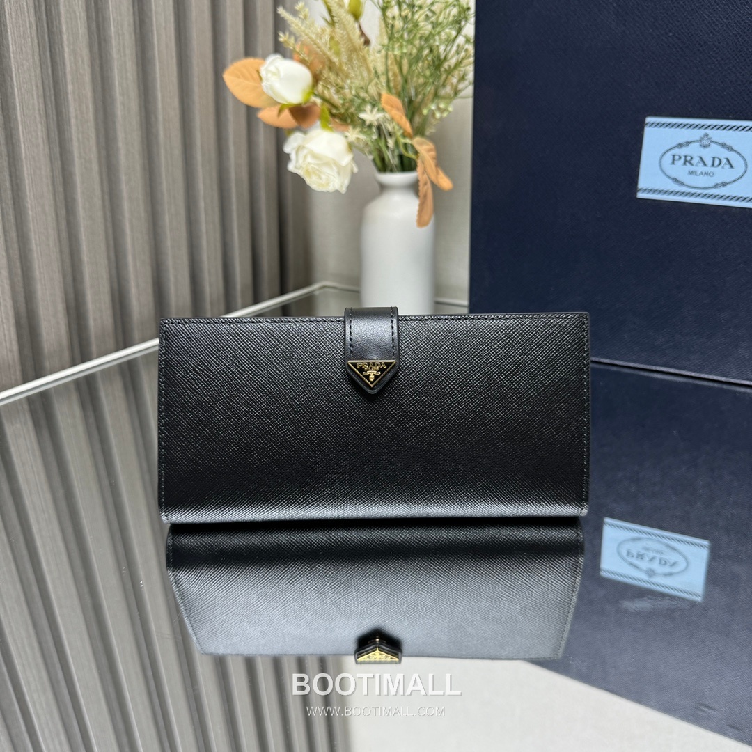 Prada Saffiano Leather Long Wallet with Zip Coin Pocket Triangle Logo Detail 프라다 사피아노 레더 지퍼 코인포켓 트라이앵글 로고 장지갑 1MV025 18cm 6