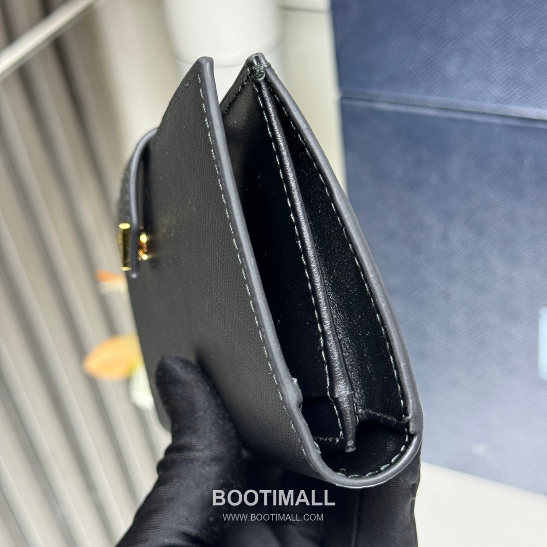 Prada Saffiano Leather Long Wallet with Zip Coin Pocket Triangle Logo Detail 프라다 사피아노 레더 지퍼 코인포켓 트라이앵글 로고 장지갑 1MV025 18cm 11