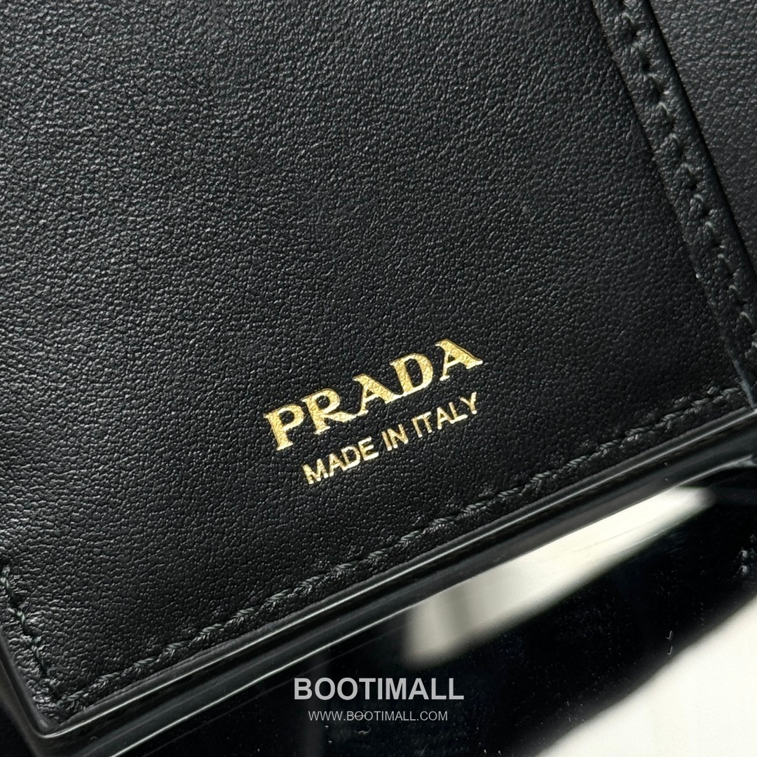 Prada Saffiano Leather Long Wallet with Zip Coin Pocket Triangle Logo Detail 프라다 사피아노 레더 지퍼 코인포켓 트라이앵글 로고 장지갑 1MV025 18cm 13