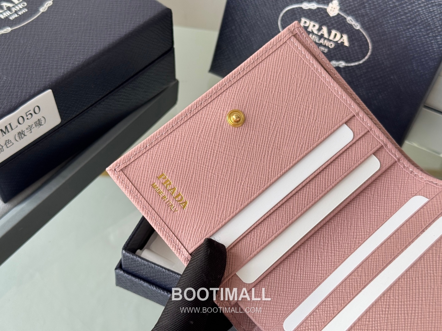 Prada Saffiano Leather Compact Wallet with Snap Closure Card Slot Detail 프라다 사피아노 레더 스냅 클로저 카드슬롯 반지갑 1ML050 10cm 9