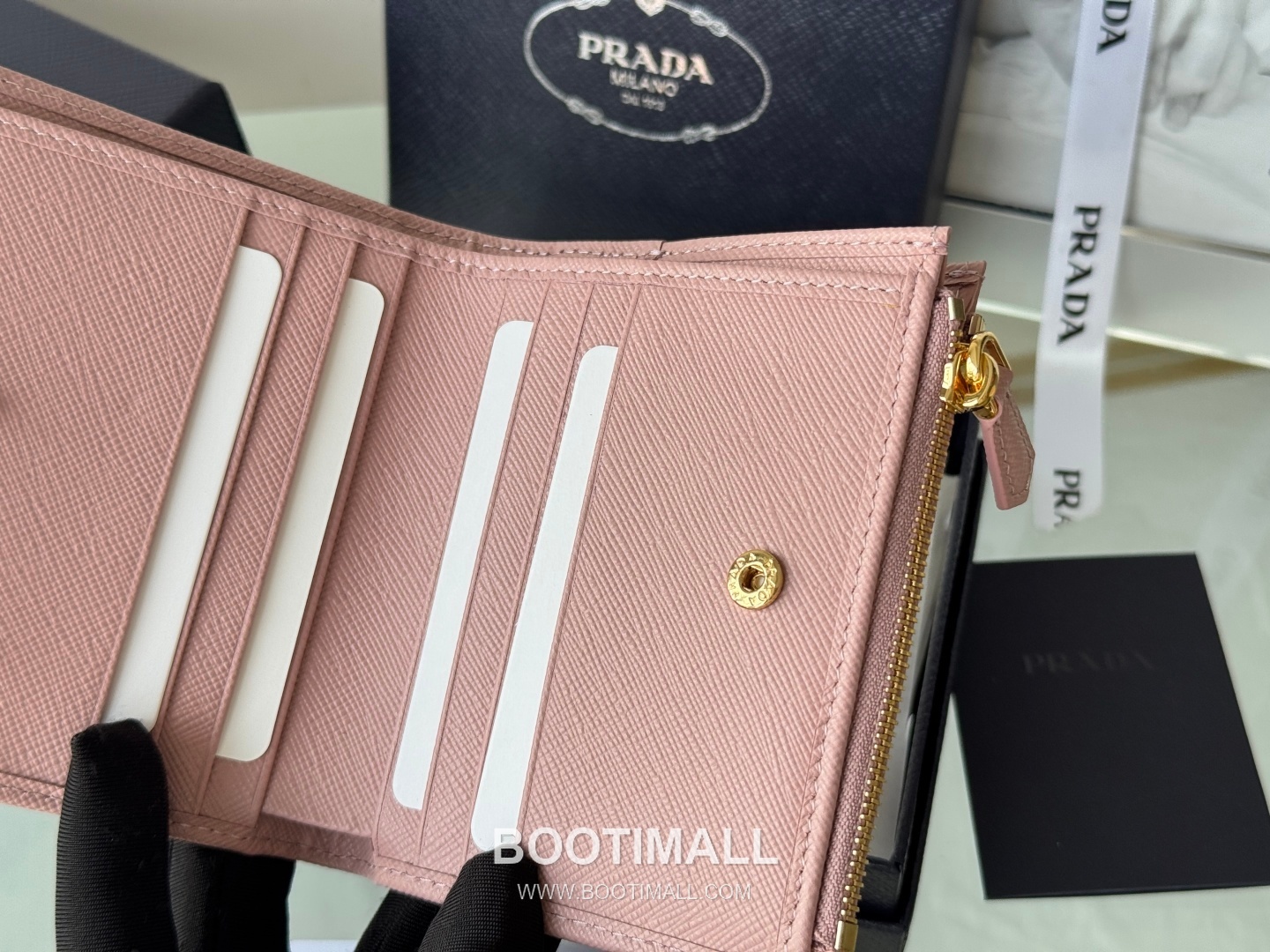 Prada Saffiano Leather Compact Wallet with Snap Closure Card Slot Detail 프라다 사피아노 레더 스냅 클로저 카드슬롯 반지갑 1ML050 10cm 10