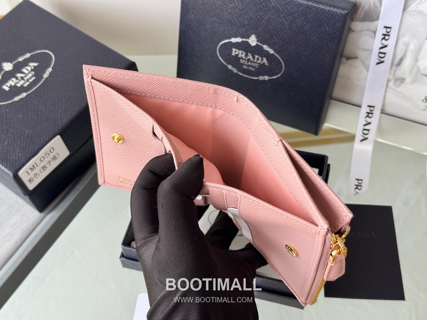 Prada Saffiano Leather Compact Wallet with Snap Closure Card Slot Detail 프라다 사피아노 레더 스냅 클로저 카드슬롯 반지갑 1ML050 10cm 11