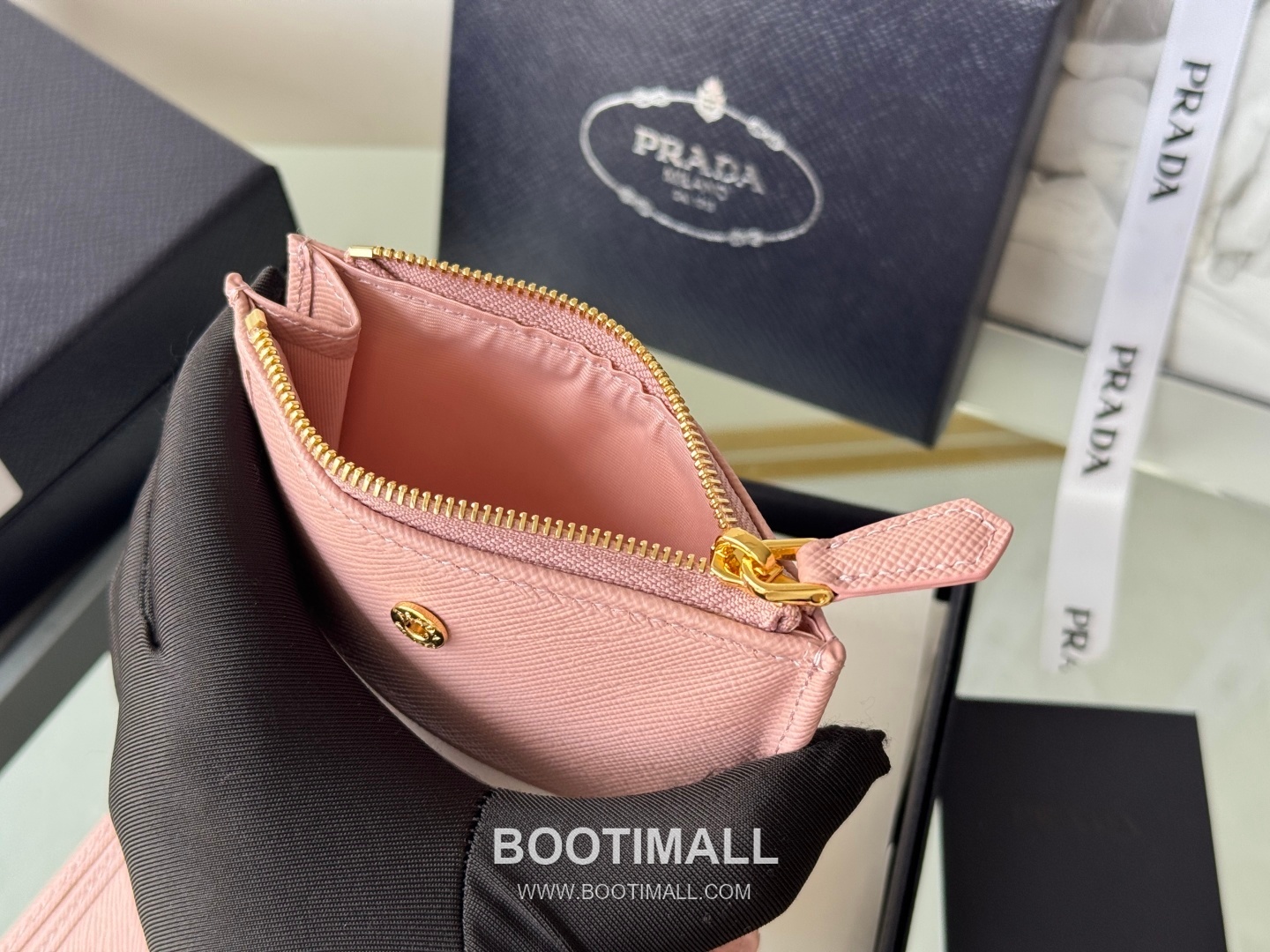 Prada Saffiano Leather Compact Wallet with Snap Closure Card Slot Detail 프라다 사피아노 레더 스냅 클로저 카드슬롯 반지갑 1ML050 10cm 12