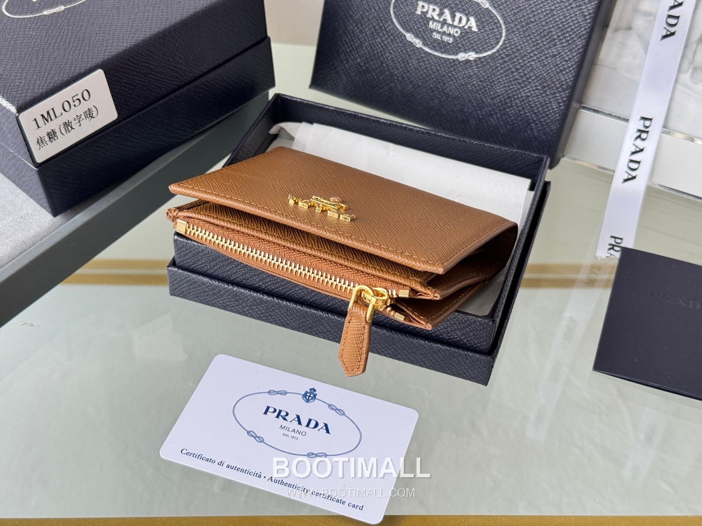 Prada Saffiano Leather Compact Wallet with Snap Closure Card Slot Detail 프라다 사피아노 레더 스냅 클로저 카드슬롯 반지갑 1ML050 10cm 3