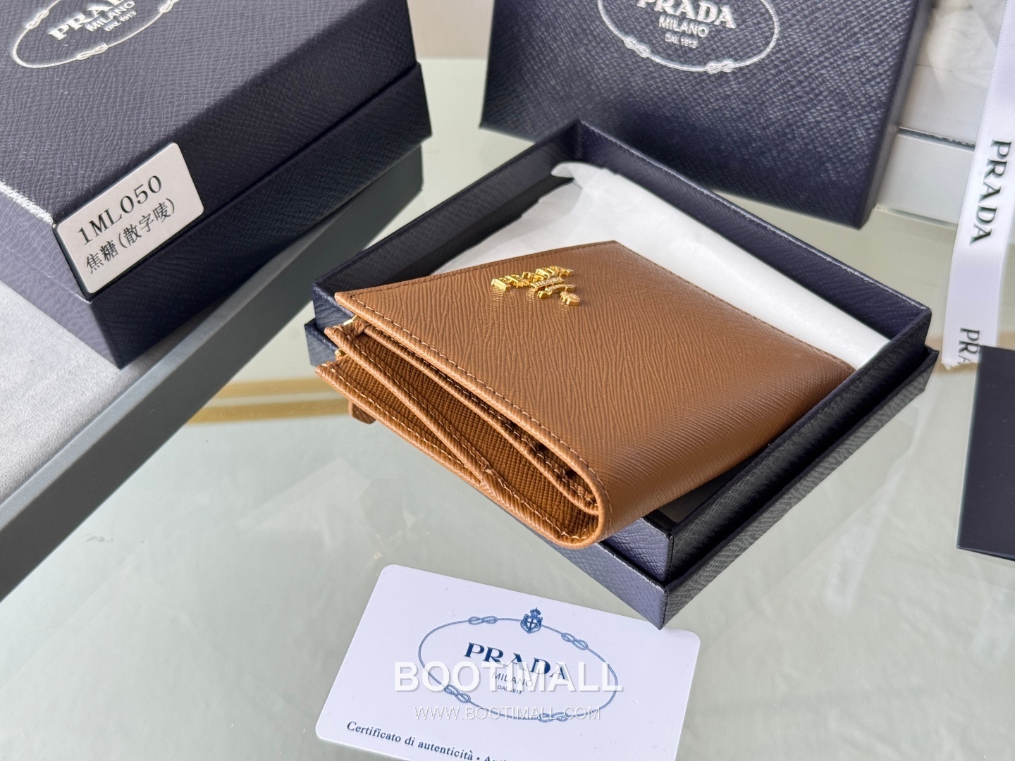 Prada Saffiano Leather Compact Wallet with Snap Closure Card Slot Detail 프라다 사피아노 레더 스냅 클로저 카드슬롯 반지갑 1ML050 10cm 4