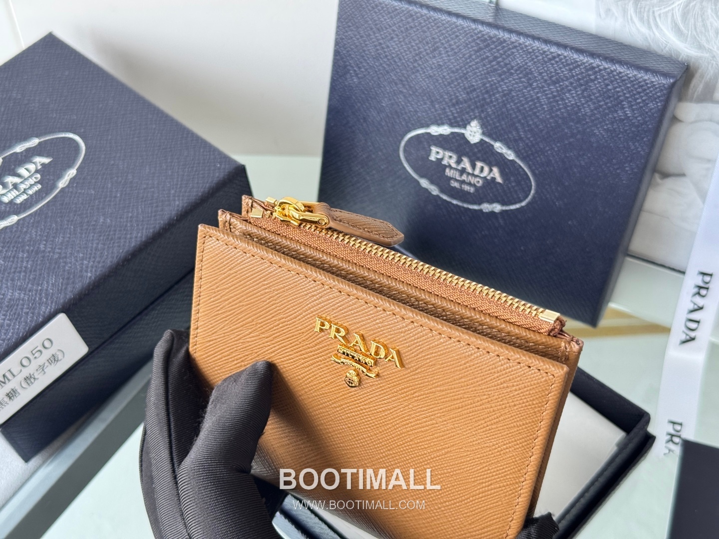 Prada Saffiano Leather Compact Wallet with Snap Closure Card Slot Detail 프라다 사피아노 레더 스냅 클로저 카드슬롯 반지갑 1ML050 10cm 7