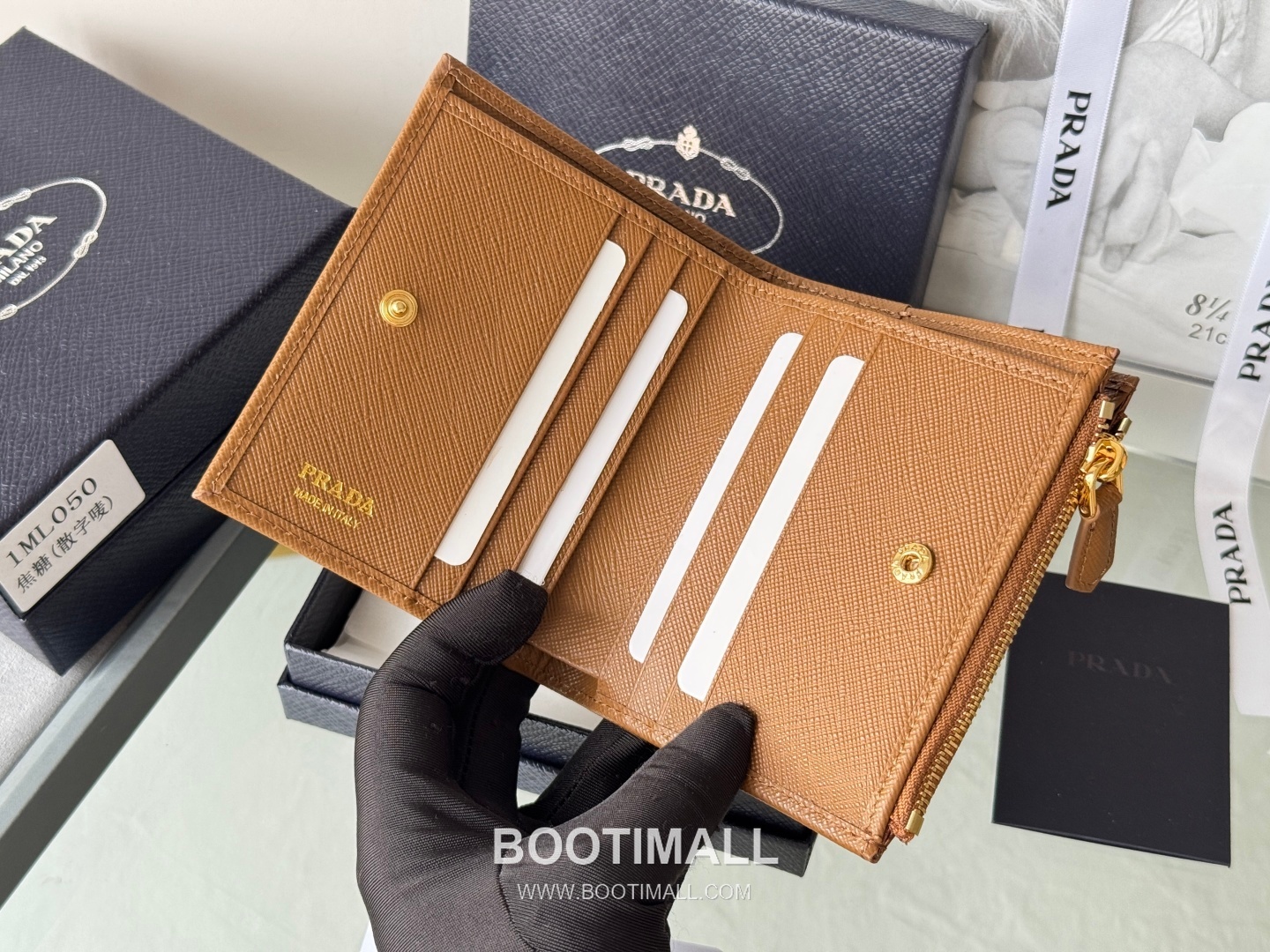 Prada Saffiano Leather Compact Wallet with Snap Closure Card Slot Detail 프라다 사피아노 레더 스냅 클로저 카드슬롯 반지갑 1ML050 10cm 8