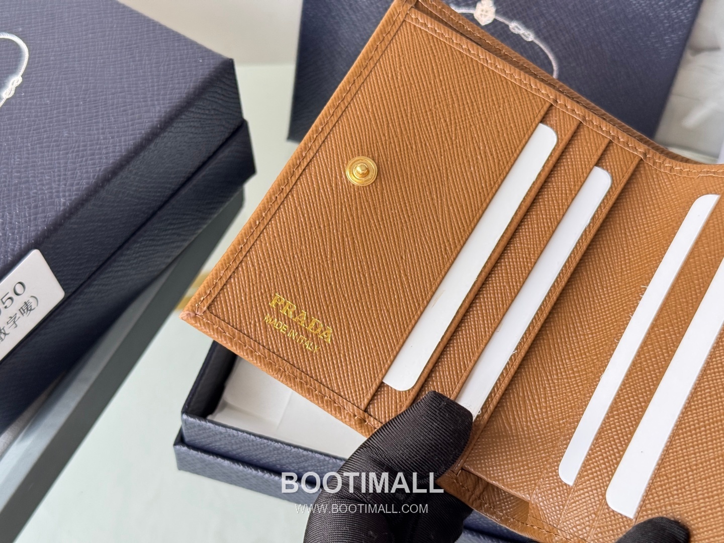 Prada Saffiano Leather Compact Wallet with Snap Closure Card Slot Detail 프라다 사피아노 레더 스냅 클로저 카드슬롯 반지갑 1ML050 10cm 9