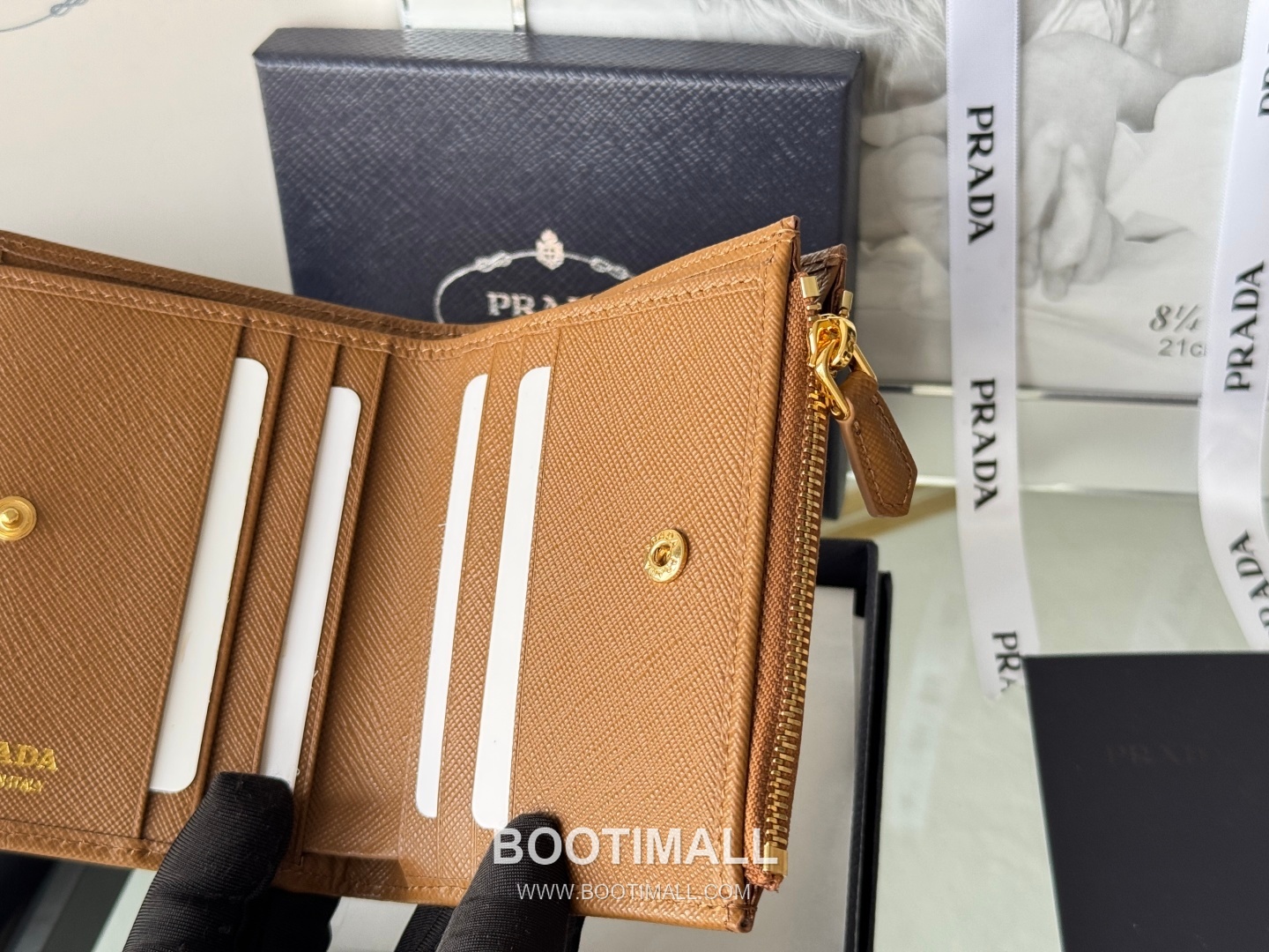 Prada Saffiano Leather Compact Wallet with Snap Closure Card Slot Detail 프라다 사피아노 레더 스냅 클로저 카드슬롯 반지갑 1ML050 10cm 10