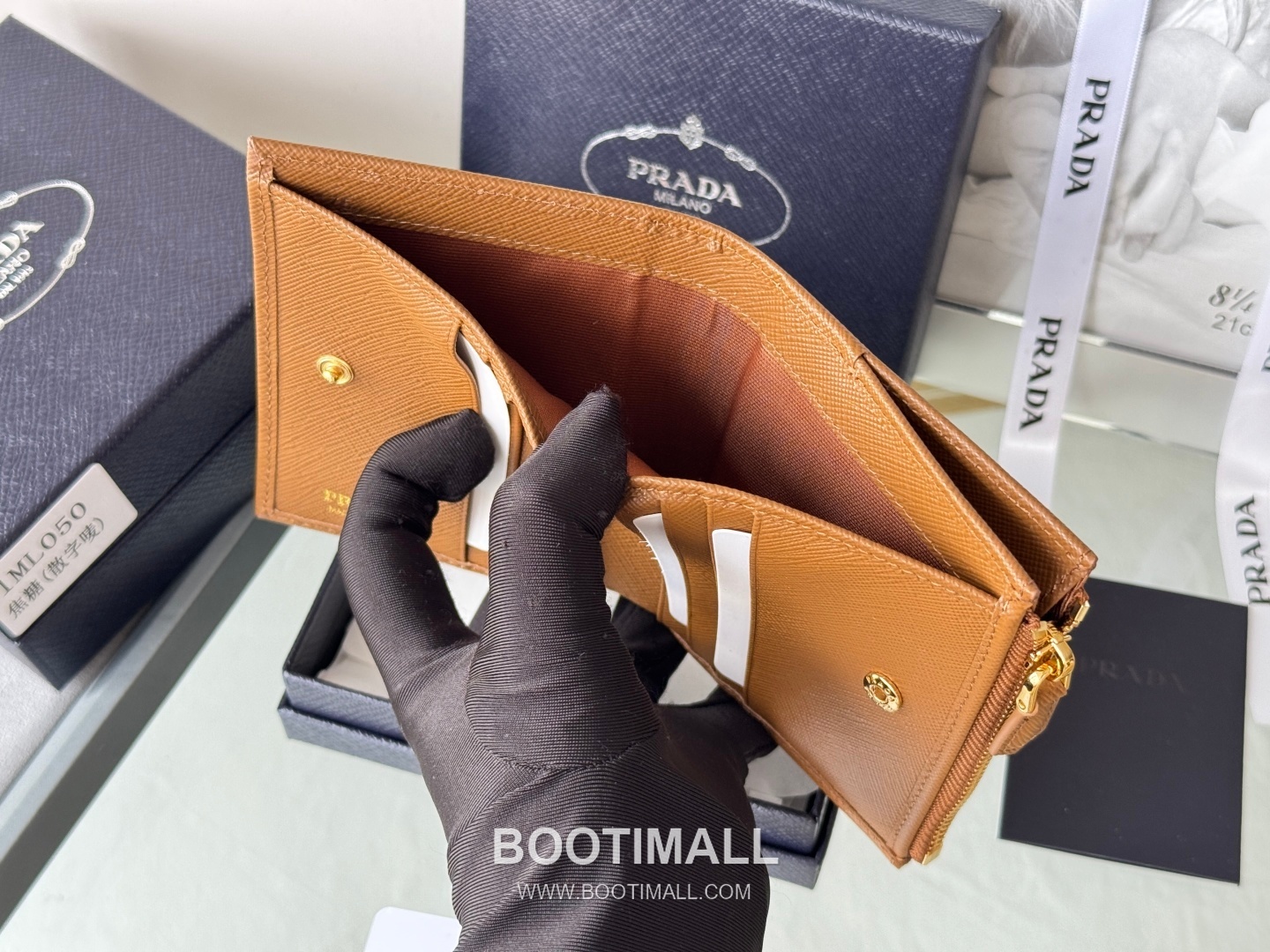 Prada Saffiano Leather Compact Wallet with Snap Closure Card Slot Detail 프라다 사피아노 레더 스냅 클로저 카드슬롯 반지갑 1ML050 10cm 11
