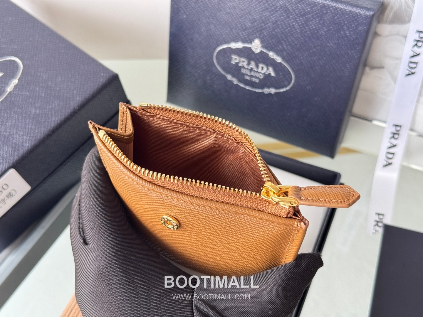 Prada Saffiano Leather Compact Wallet with Snap Closure Card Slot Detail 프라다 사피아노 레더 스냅 클로저 카드슬롯 반지갑 1ML050 10cm 12