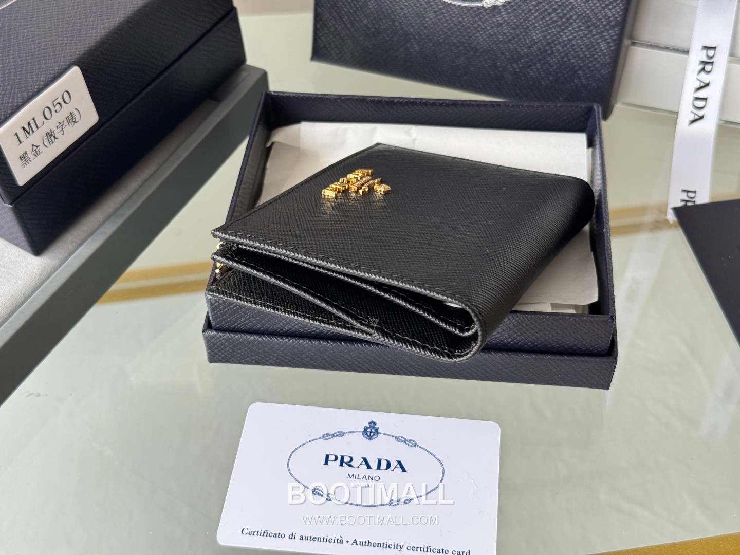 Prada Saffiano Leather Compact Wallet with Snap Closure Card Slot Detail 프라다 사피아노 레더 스냅 클로저 카드슬롯 반지갑 1ML050 10cm 4