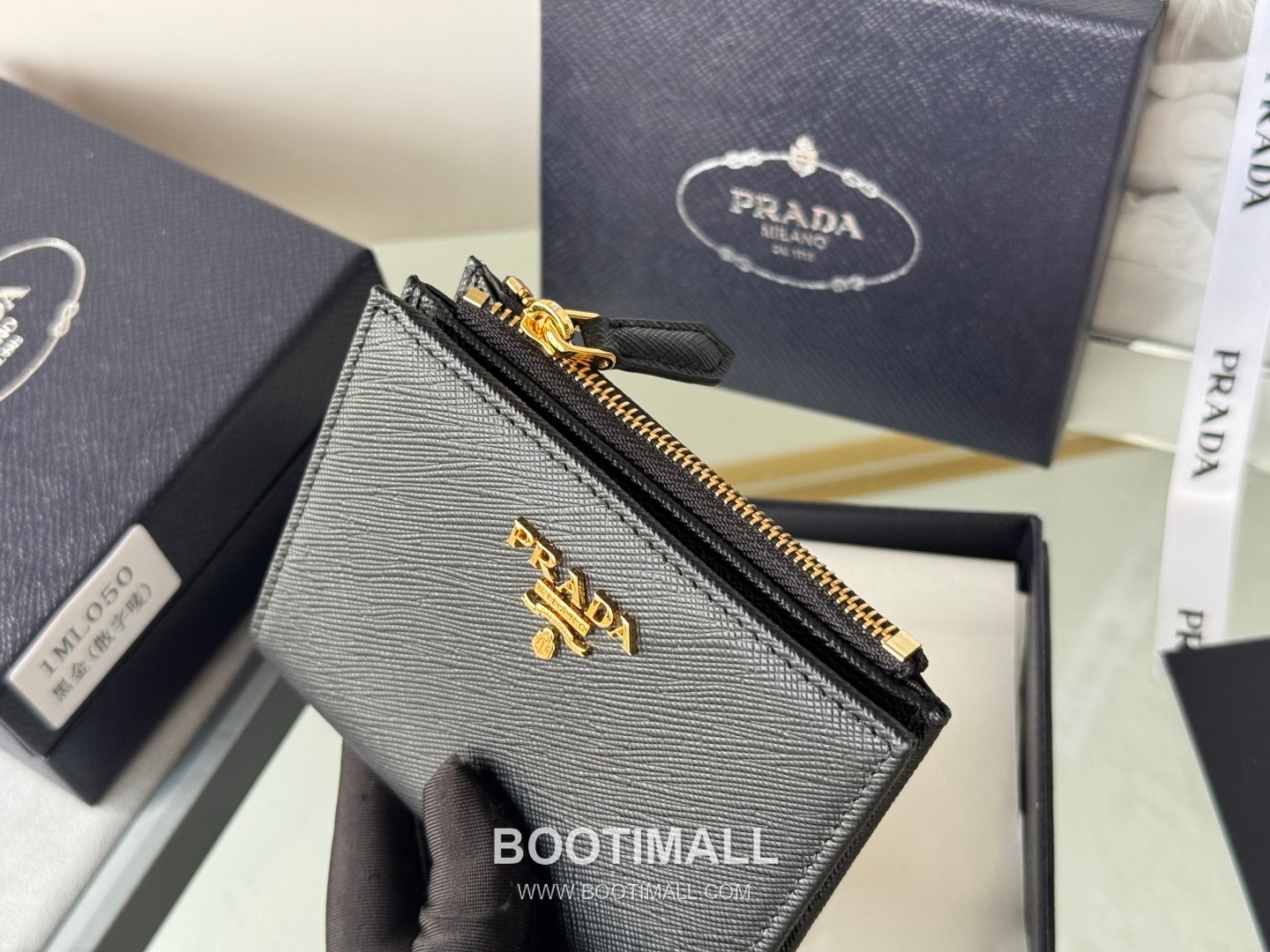 Prada Saffiano Leather Compact Wallet with Snap Closure Card Slot Detail 프라다 사피아노 레더 스냅 클로저 카드슬롯 반지갑 1ML050 10cm 7