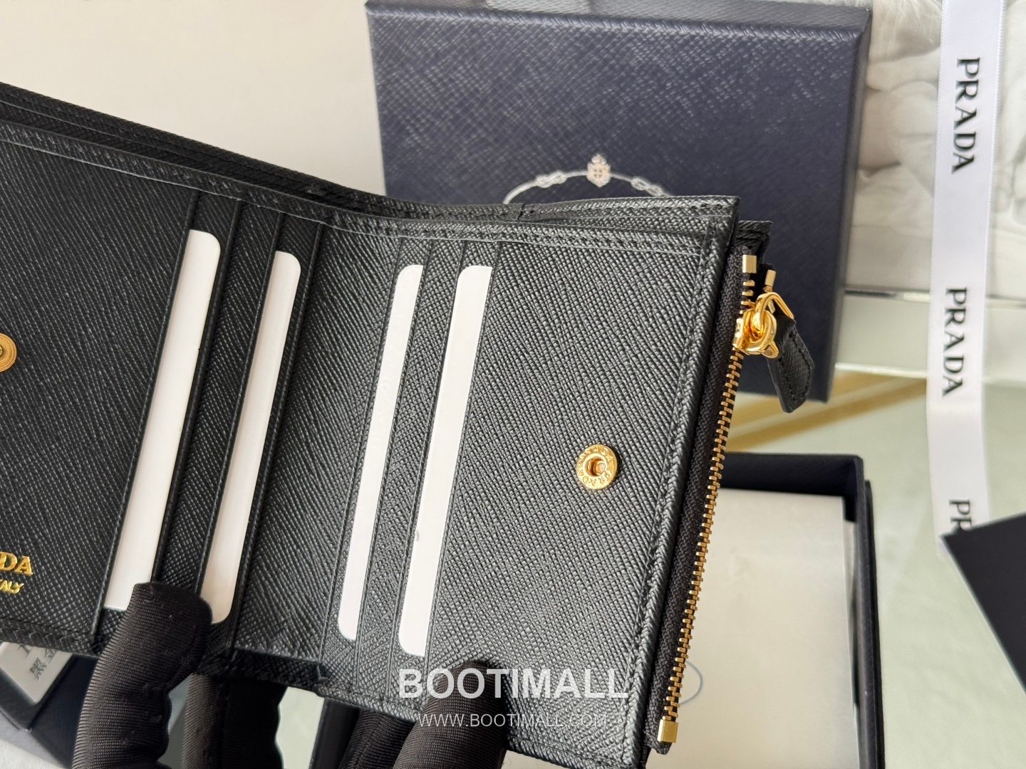 Prada Saffiano Leather Compact Wallet with Snap Closure Card Slot Detail 프라다 사피아노 레더 스냅 클로저 카드슬롯 반지갑 1ML050 10cm 10