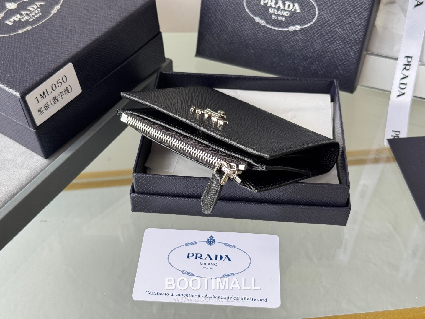 Prada Saffiano Leather Compact Wallet with Snap Closure Card Slot Detail 프라다 사피아노 레더 스냅 클로저 카드슬롯 반지갑 1ML050 10cm 3
