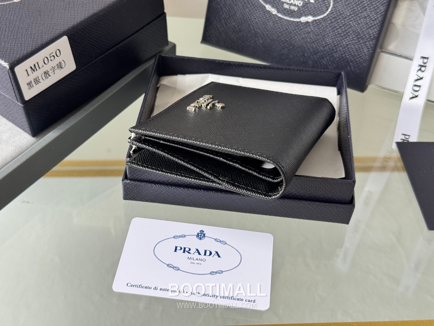 Prada Saffiano Leather Compact Wallet with Snap Closure Card Slot Detail 프라다 사피아노 레더 스냅 클로저 카드슬롯 반지갑 1ML050 10cm 4