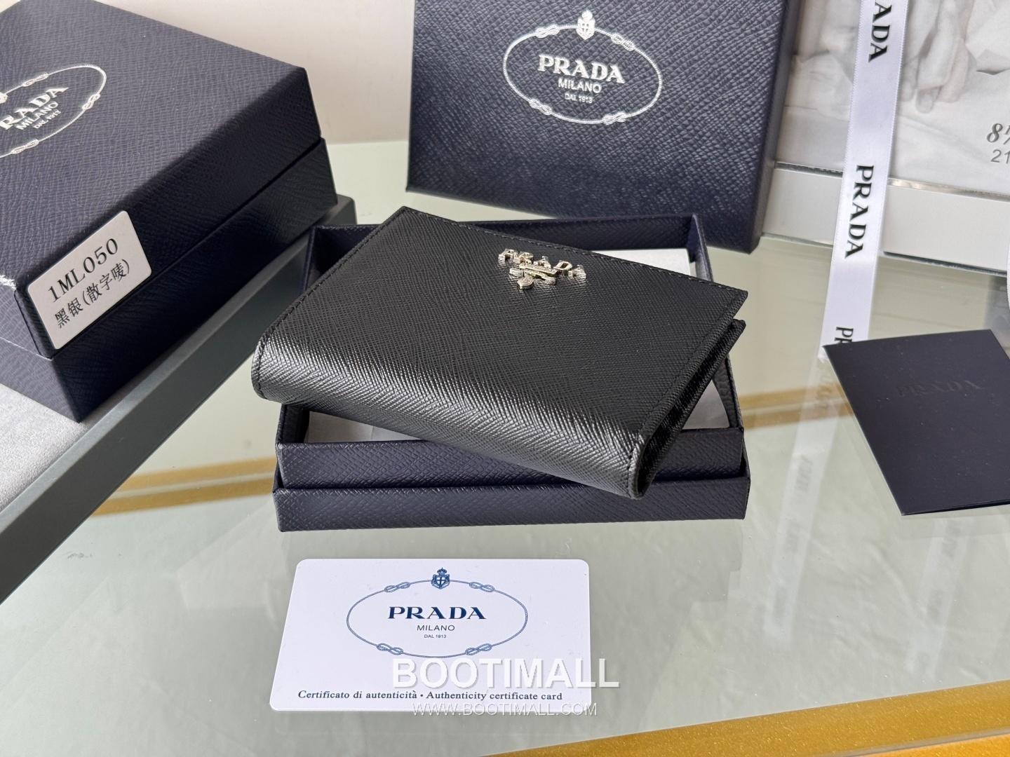 Prada Saffiano Leather Compact Wallet with Snap Closure Card Slot Detail 프라다 사피아노 레더 스냅 클로저 카드슬롯 반지갑 1ML050 10cm 5