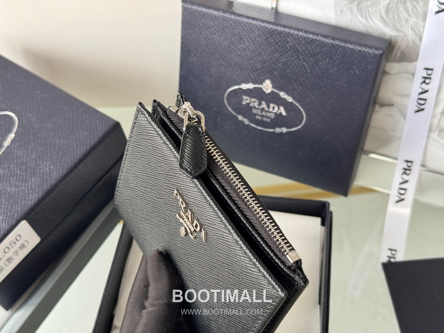 Prada Saffiano Leather Compact Wallet with Snap Closure Card Slot Detail 프라다 사피아노 레더 스냅 클로저 카드슬롯 반지갑 1ML050 10cm 7