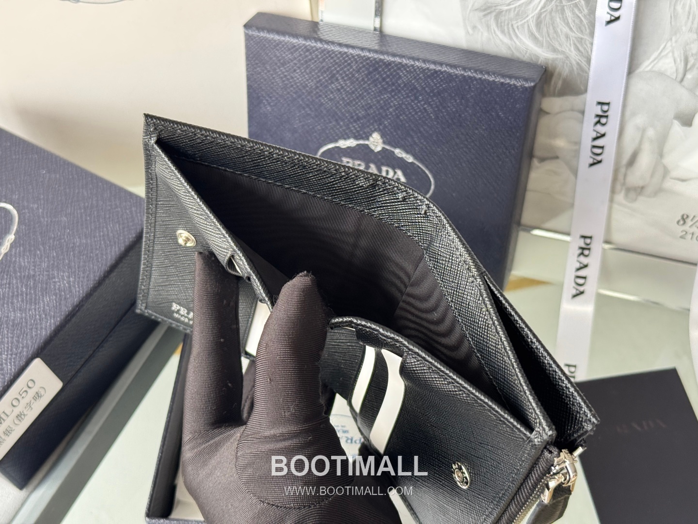 Prada Saffiano Leather Compact Wallet with Snap Closure Card Slot Detail 프라다 사피아노 레더 스냅 클로저 카드슬롯 반지갑 1ML050 10cm 11