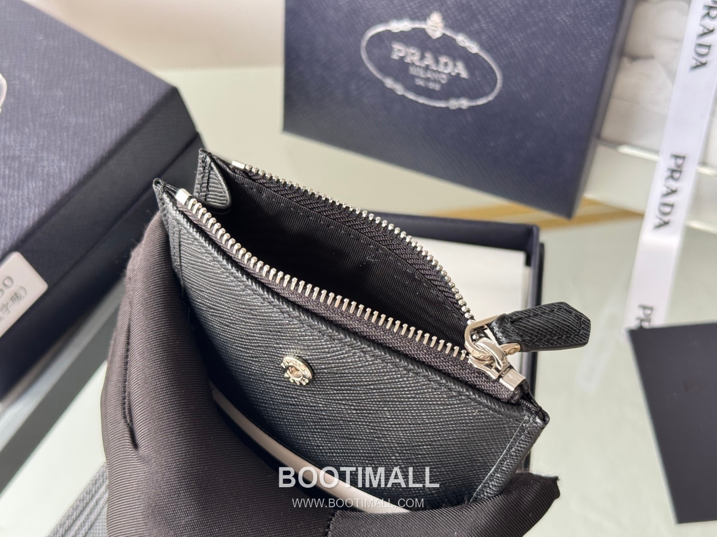 Prada Saffiano Leather Compact Wallet with Snap Closure Card Slot Detail 프라다 사피아노 레더 스냅 클로저 카드슬롯 반지갑 1ML050 10cm 12